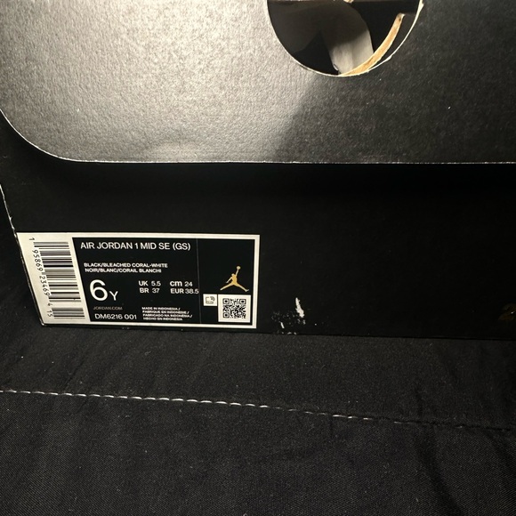 Air Jordan 1 Sneakers - Picture 2 of 4